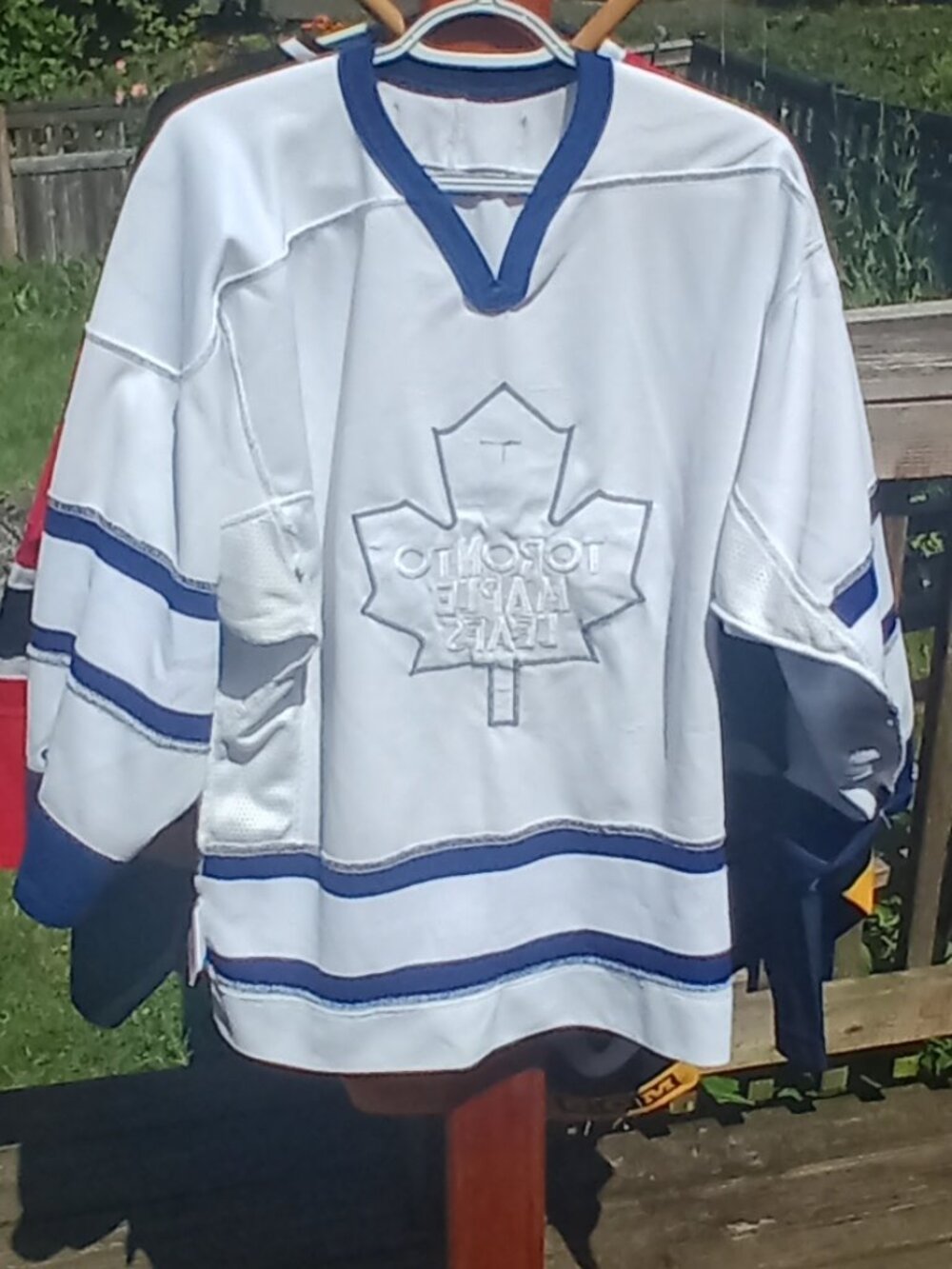 Toronto Maple Leafs Pro Player NHL hockey jersey - Picture 9 of 12